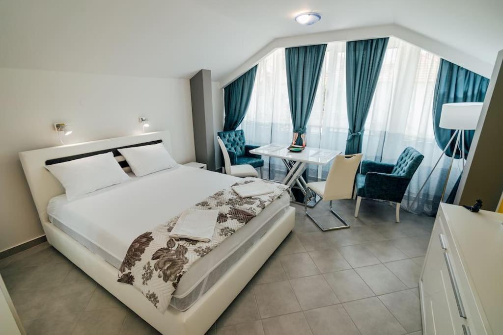 Charmy Studio Lux Apartment Herceg Novi Bagian luar foto